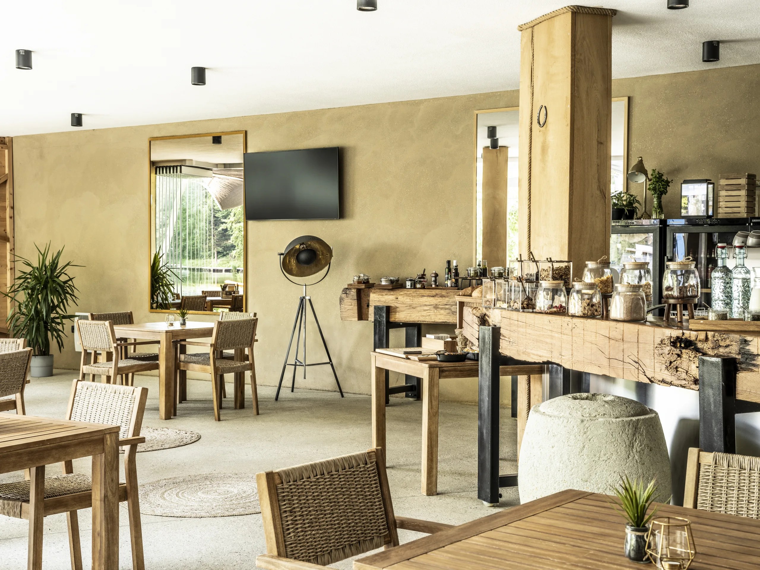 Coffee Place & Restaurant at Blaguš Lake - 3
